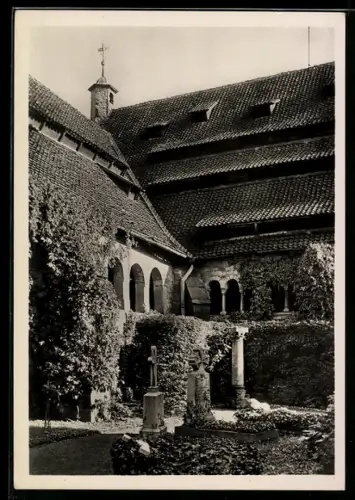 Foto-AK Deutscher Kunstverlag, Nr. 21: Hildesheim, Kreuzgang mit Armenfriedhof am Dom