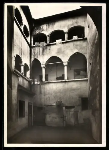 Foto-AK Deutscher Kunstverlag, Nr. 13: Passau, Partie in der Milchgasse mit gotischen Lauben