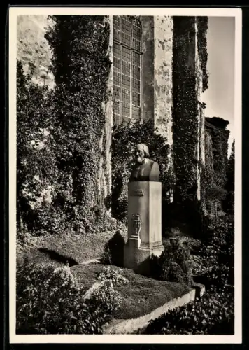 Foto-AK Deutscher Kunstverlag, Nr. 6: Corvey an der Weser, Das Grab des Dichters Hoffman von Fallersleben