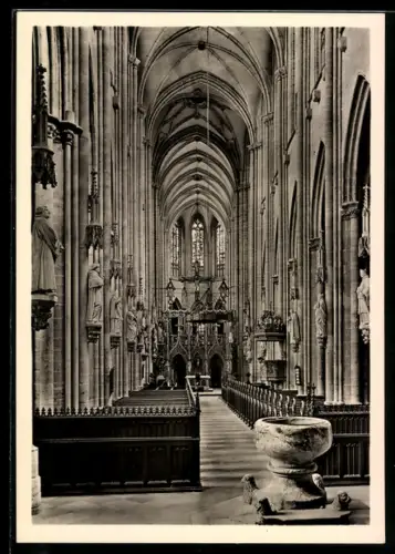 Foto-AK Deutscher Kunstverlag, NR Hl 4: Halberstadt, Dom, Mittelschiff nach dem Chor zu