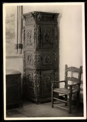 Foto-AK Deutscher Kunstverlag, Nr. 4: Meldorf, Eckschrank im Dithmarscher Landesmuseum