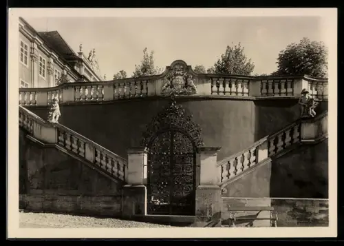 Foto-AK Deutscher Kunstverlag, NR 5: Meersburg am Bodensee, Neues Schloss, Treppe vom alten zum neuen Schloss