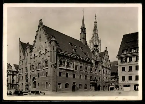 Foto-AK Deutscher Kunstverlag, Nr. 22: Ulm, Rathaus im Sonnenschein