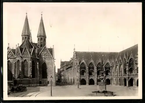 Foto-AK Deutscher Kunstverlag, Nr. 15: Braunschweig, Partie am Altstadtmarkt mit Martinikirche und Altstadtrathaus