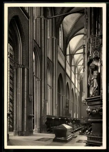 Foto-AK Deutscher Kunstverlag, Nr. 16: Doberan, Kirche des ehem. Zisterzienserklosters, Innenraum mit Mittelschiff