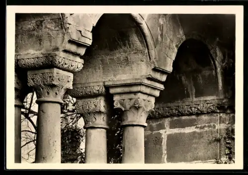 Foto-AK Deutscher Kunstverlag, NR Gh 15: Gelnhausen, Kaiserpfalz, östliches Fenster des Pallas