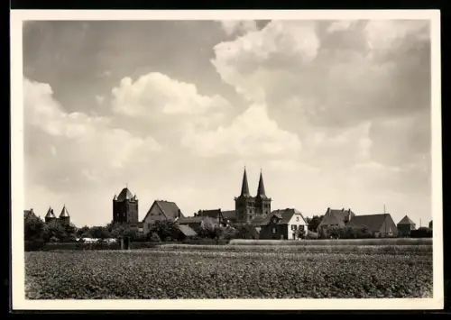 Foto-AK Deutscher Kunstverlag, Nr. 16a: Xanten am Rhein, Ansicht vom Stadtrand vom Feld aus