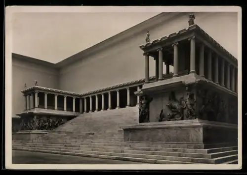 Foto-AK Deutscher Kunstverlag, NR 2: Berlin, Pergamon Museum, Der Altar von Pergamon