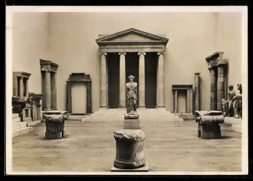 Foto-AK Deutscher Kunstverlag, NR 10a: Berlin, Pergamon-Museum, der Hellenistische Saal