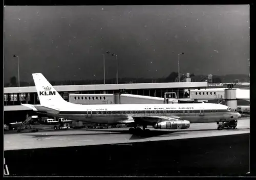 Fotografie Flughafen Berlin- Tegel, Flugzeug Douglas DC-8, KLM Royal Dutch Airlines PI-C804