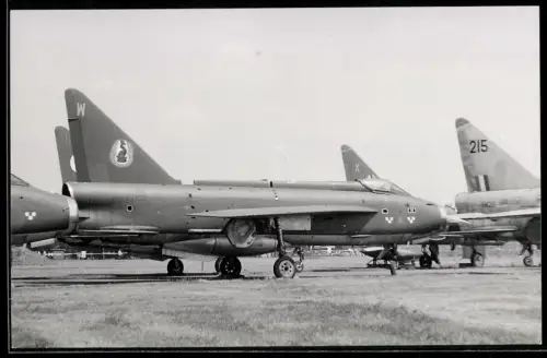 Fotografie Flugzeug English Electric / BAC Lightning, Royal Air Force XN794 mit Staffelabzeichen in Gütersloh 1975