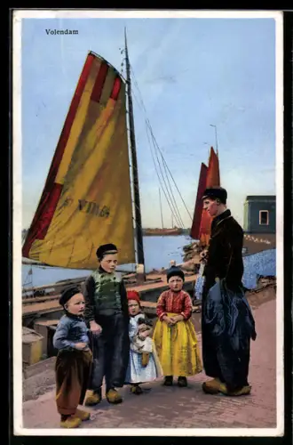 Künstler-AK Photochromie Nr. 4478: Volendam, Kinder vor Seegelboot
