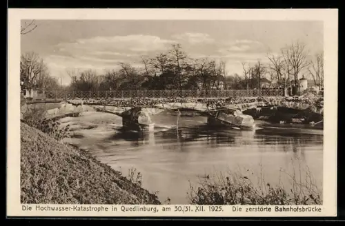 AK Quedlinburg, zerstörte Bahnhofsbrücke nach Hochwasser in Jahr 1925