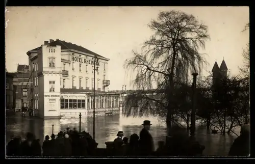 Foto-AK Koblenz, Hochwasser-Katastrophe 1929, Hotel Rheineck unter Wasser stehend