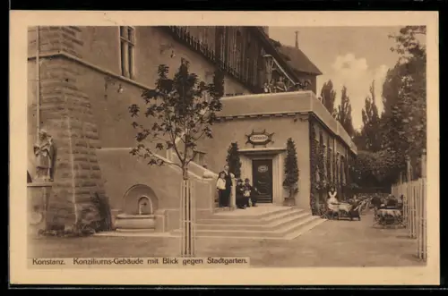 AK Konstanz, Konziliumsgebäude mit Blick Richtung Stadtgarten