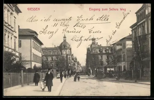 AK Giessen, Eingang zum Selters Weg mit Passanten