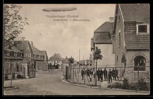 AK Ohrdruf, Truppenlager, Partie in der Kaiserstrasse mit Zeppelin