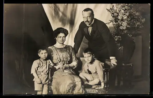 AK Grossherzog Ernst Ludwig von Hessen-Darmstadt mit Gemahlin und Kindern