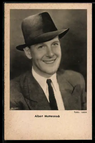 AK Schauspieler Albert Matterstock im Anzug und Hut posierend