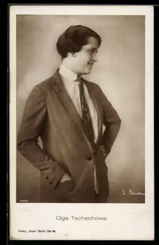 AK Schauspielerin Olga Tschechowa in Anzug porträtiert