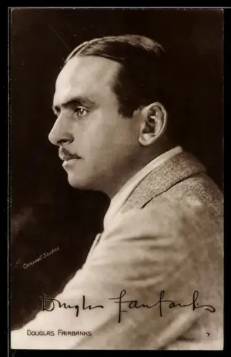 AK Schauspieler Douglas Fairbanks im Halbprofil