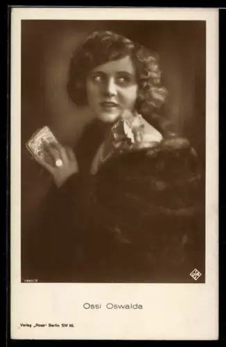AK Schauspielerin Ossi Oswalda im Pelz