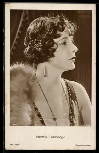 AK Schauspielerin Norma Talmadge mit ernster Mimik
