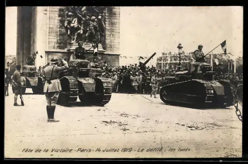 AK Paris, Siegesparade / Fete de la Victoire 1919, Le défilé les tanks