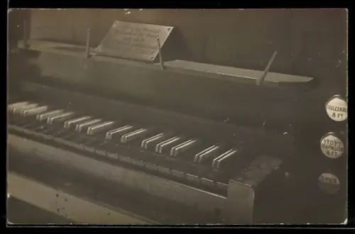 Foto-AK Orgel mit Originaltasten auf denen Händel 1718 bis 1721 spielte