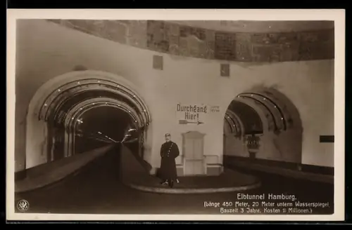 AK Hamburg-St. Pauli, Elbtunnel, Wächter am Ein- und Ausgang