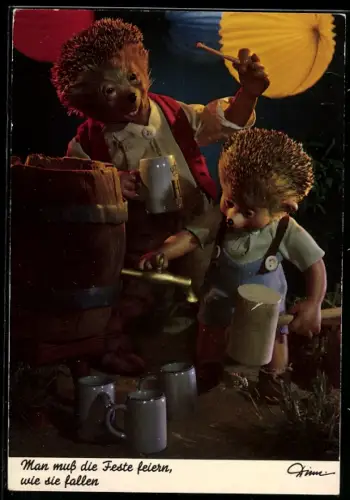 AK Mecki steht neben einem Bierfass