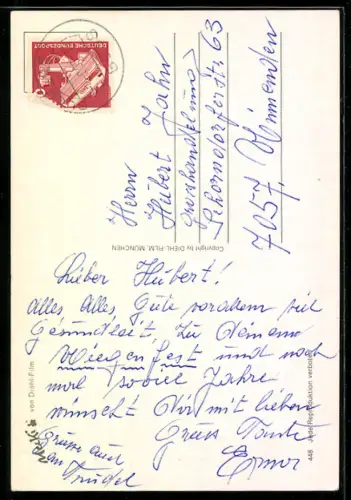 AK Mecki steht neben einem Bierfass