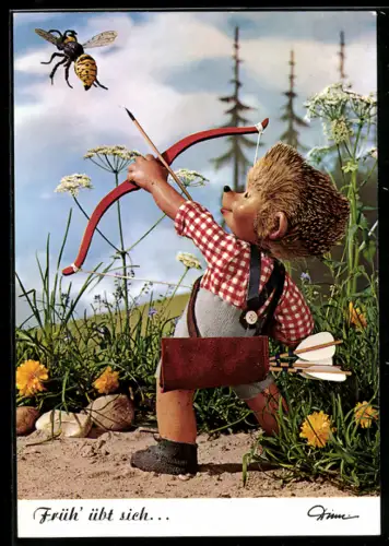 AK Mecki`s Sohn schiesst mit einem Bogen nach einer Wespe