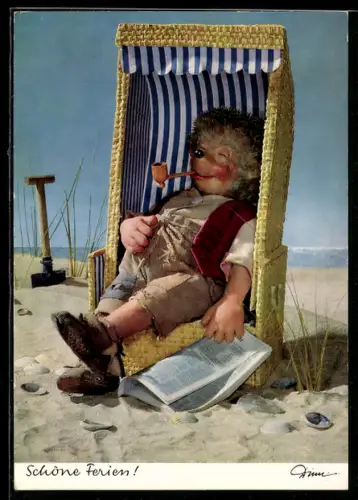 AK Mecki entspannt sich bei Pfeife und Zeitung im Strandkorb