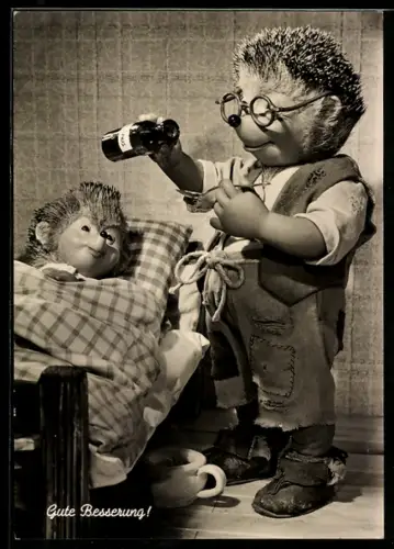 AK Igel Mecki verabreicht seinem Sohn Medizin
