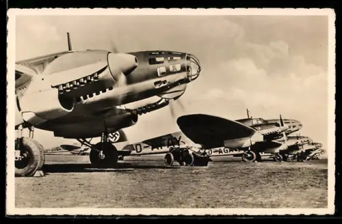 AK Heinkel Kampfflugzeug He 111 vor dem Start,  am Heck