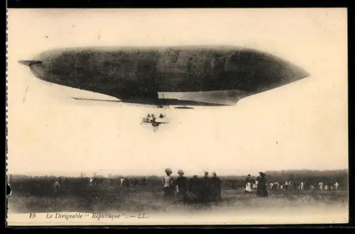 AK Französischer Zeppelin Liberté kurz nach dem Start