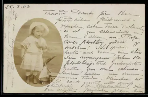 Foto-AK Kleines Kind mit Spielzeugboot