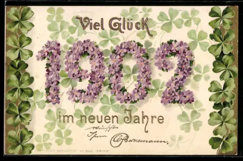 AK Jahreszahl 1902 aus lila Blüten geformt und von Klee umrahmt, Viel Glück im neuen Jahre