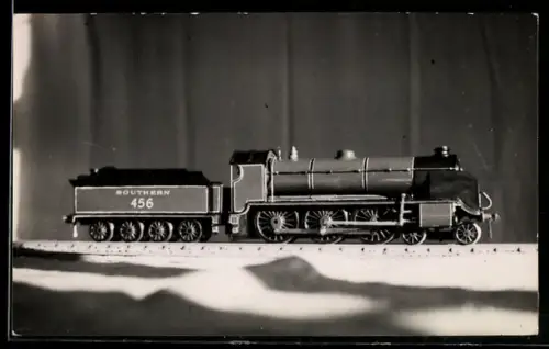 Foto-AK Modellbau-Lokomotive mit Tender der Southern Railway, No. 456, Spielzeug