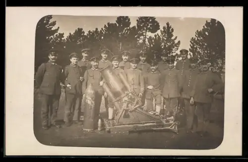 Foto-AK Soldaten mit Minenwerfer vor Reims 1918