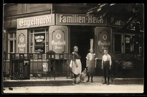 AK Gaststätte Familien-Heim, Emailleschild für Engelhardt-Biere