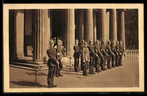 AK Berlin, Berliner Typen: Ablösung der Wache II. Achtung! Präsentiert das Gewehr!