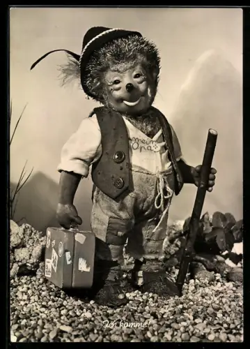 AK Igel Mecki als Wanderer mit Filzhut und Koffer