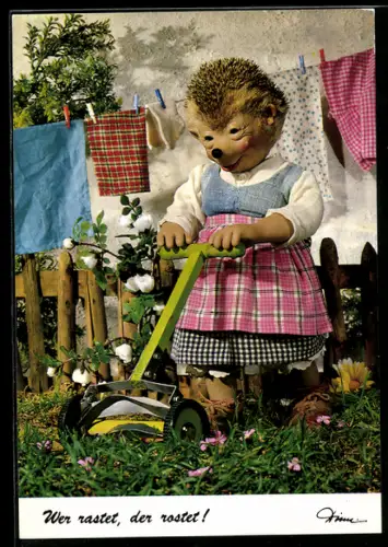 AK Mecki`s Frau bei der Gartenarbeit