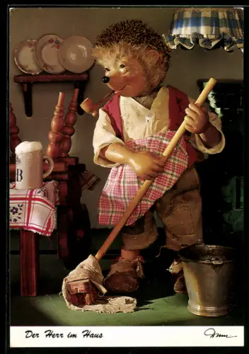 AK Mecki verrichtet Hausarbeit, Hofbräu Bierkrug steht auf dem Tisch