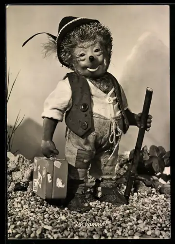 AK Igel Mecki als Wanderer mit Filzhut und Koffer