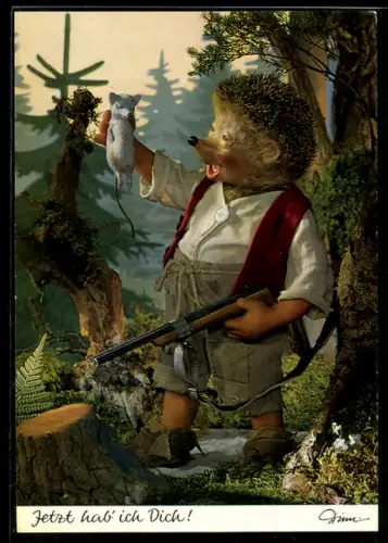 AK Mecki mit Gewehr fängt Maus im Wald