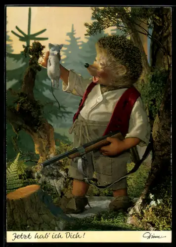 AK Mecki mit Gewehr fängt Maus im Wald