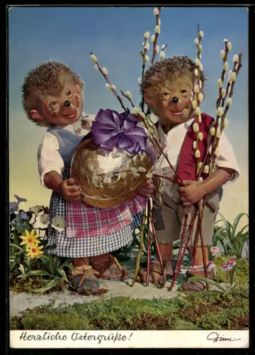 AK Herzliche Ostergrüsse, Mecki und seine Frau tragen ein Osterei und Weidenkätzchen